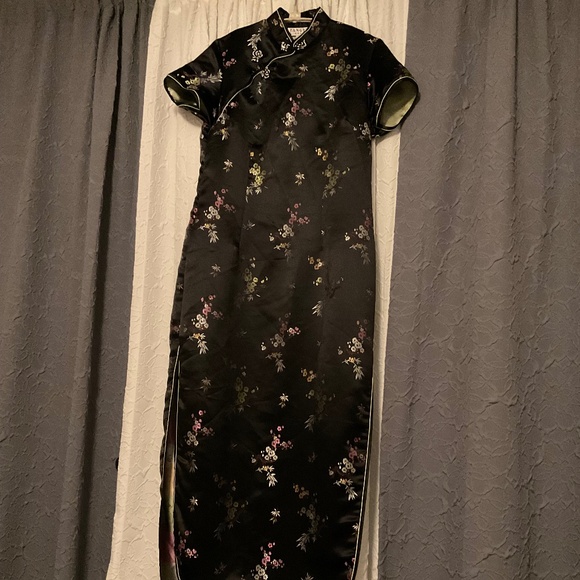 Japanese inspired black Silky dress with fancy cloth snap buttons - Picture 5 of 16